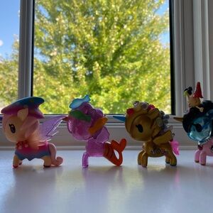 Tikidoki unicorns, 5 special unicorn! Special Verizon / Christmas version